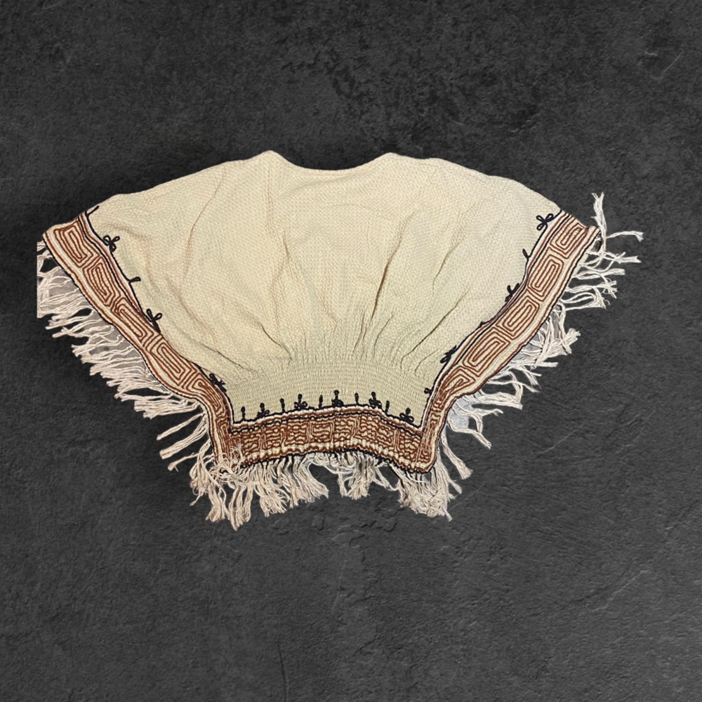 Novica wide arm fringe - Picture 2 of 3